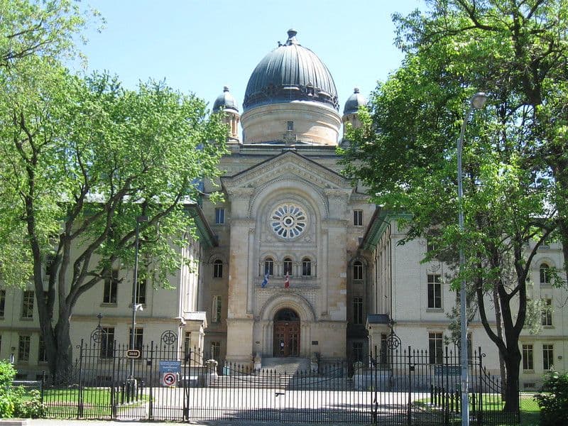 Stationnements près du Collège Dawson