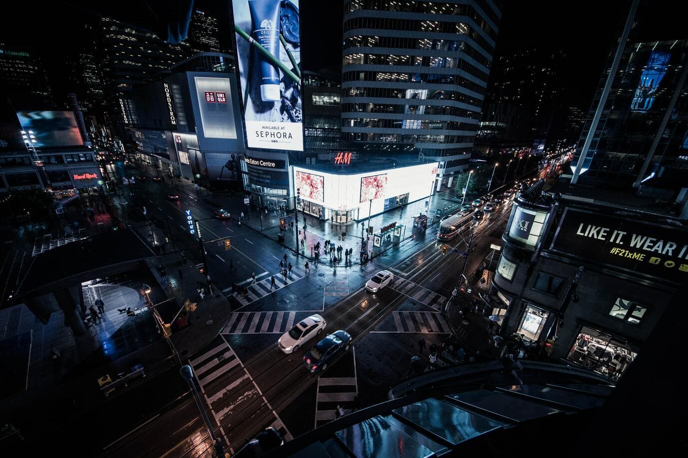 Yonge-Dundas Square / Toronto Eaton Centre